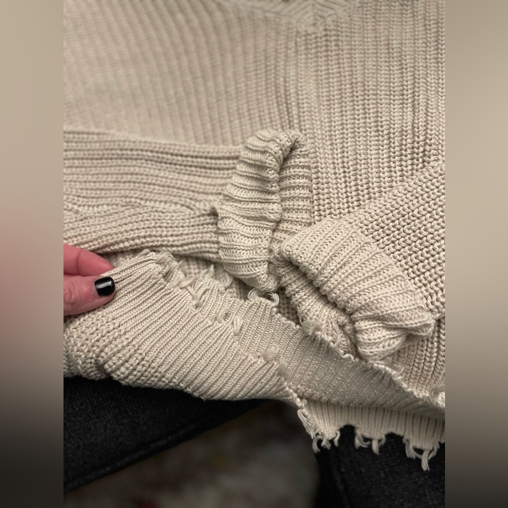 Distressed Cropped Sweater - Picture 4 of 5
